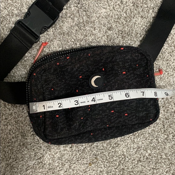 ZYIA Black Speckled Fanny Pack - Picture 8 of 8